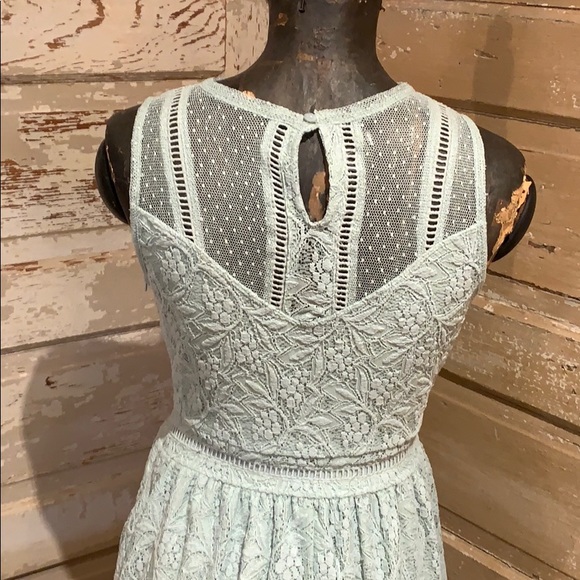 Boutique lacy dress - Picture 3 of 3